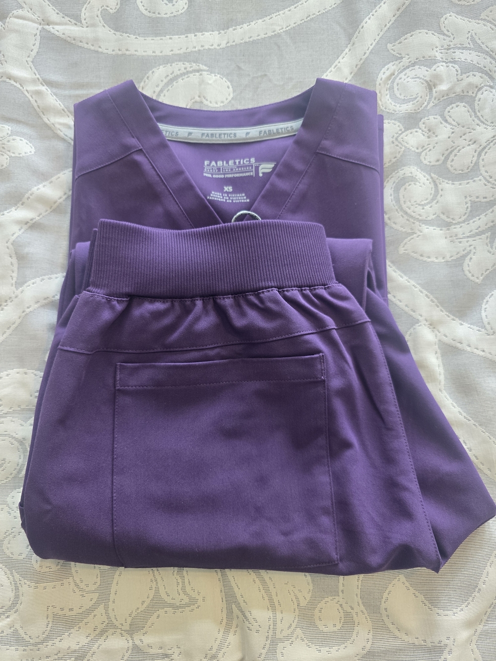 Fabletics Scrub Set - Acai - Picture 4 of 8